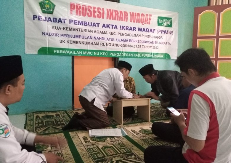 MWCNU Pengadegan menghadiri penandatanganan Akta Ikrar Wakaf (AIW)
tanah seluas 169 M2